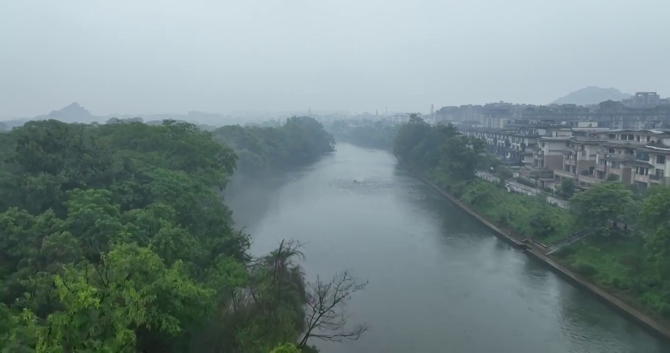 桂林风光雨雾天气航拍视频素材