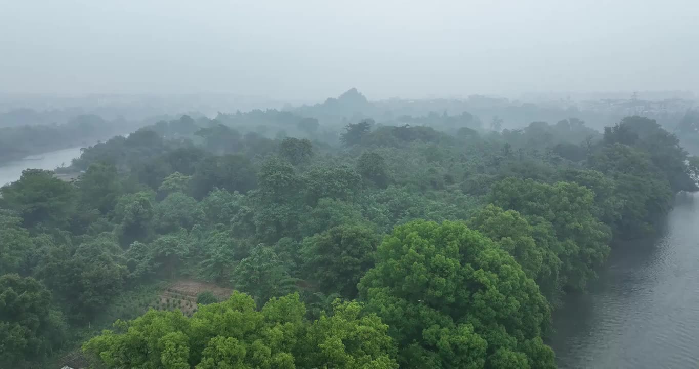 桂林风光雨雾天气航拍视频素材