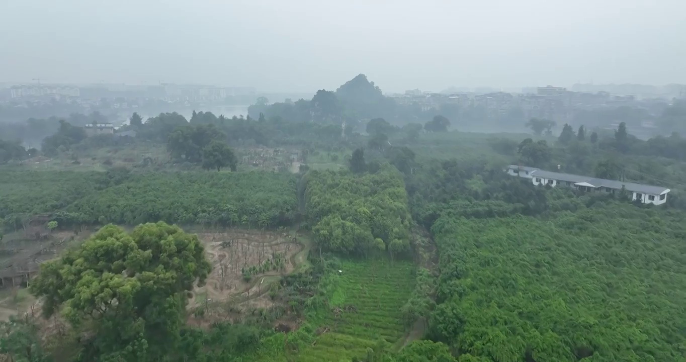 桂林风光雨雾天气航拍视频素材