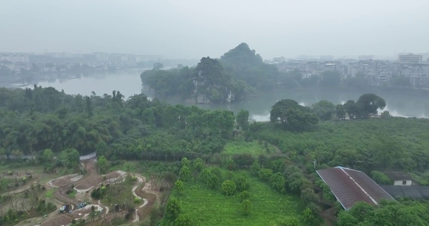 桂林风光雨雾天气航拍视频素材