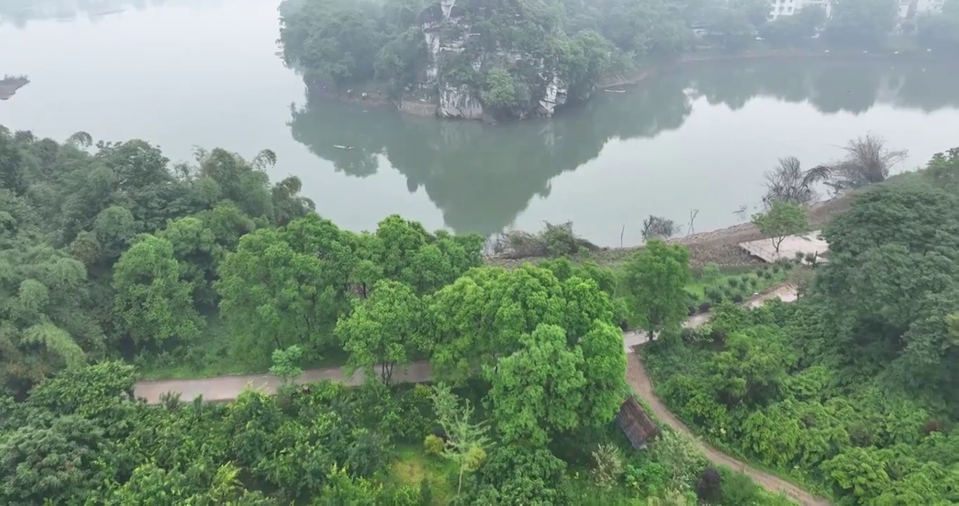 桂林风光雨雾天气航拍视频素材