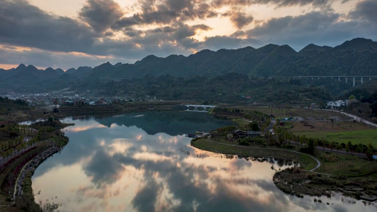 荔波月亮湖湿地公园黄昏落日写真视频素材