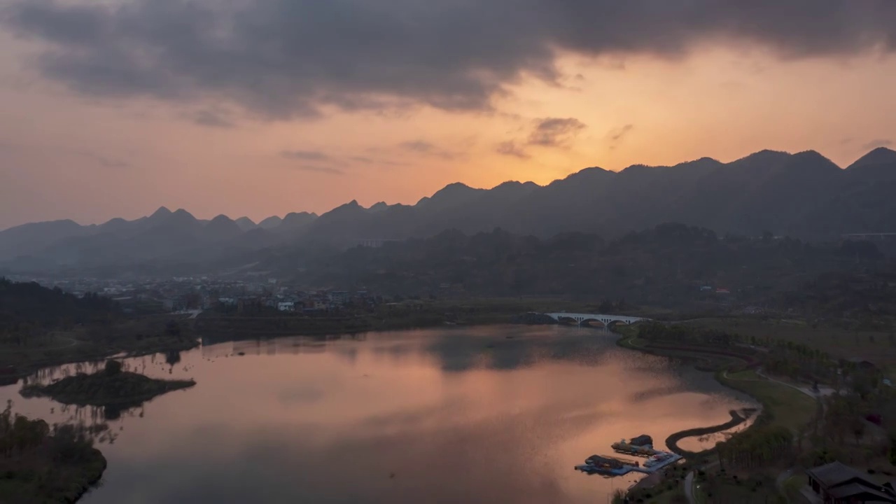 荔波月亮湖湿地公园黄昏落日写真视频素材