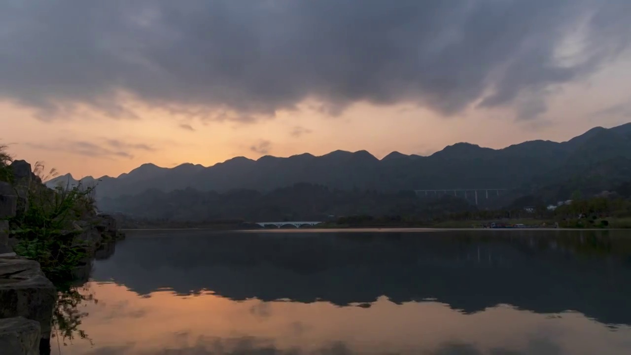 荔波月亮湖湿地公园黄昏落日写真视频素材