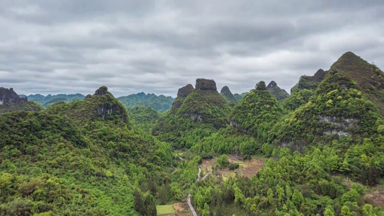 延时航拍荔波茂兰的峰丛视频素材