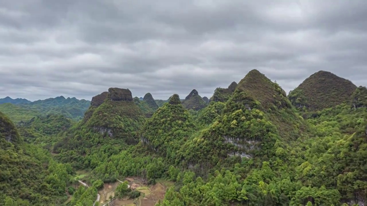 延时航拍荔波茂兰的峰丛视频素材