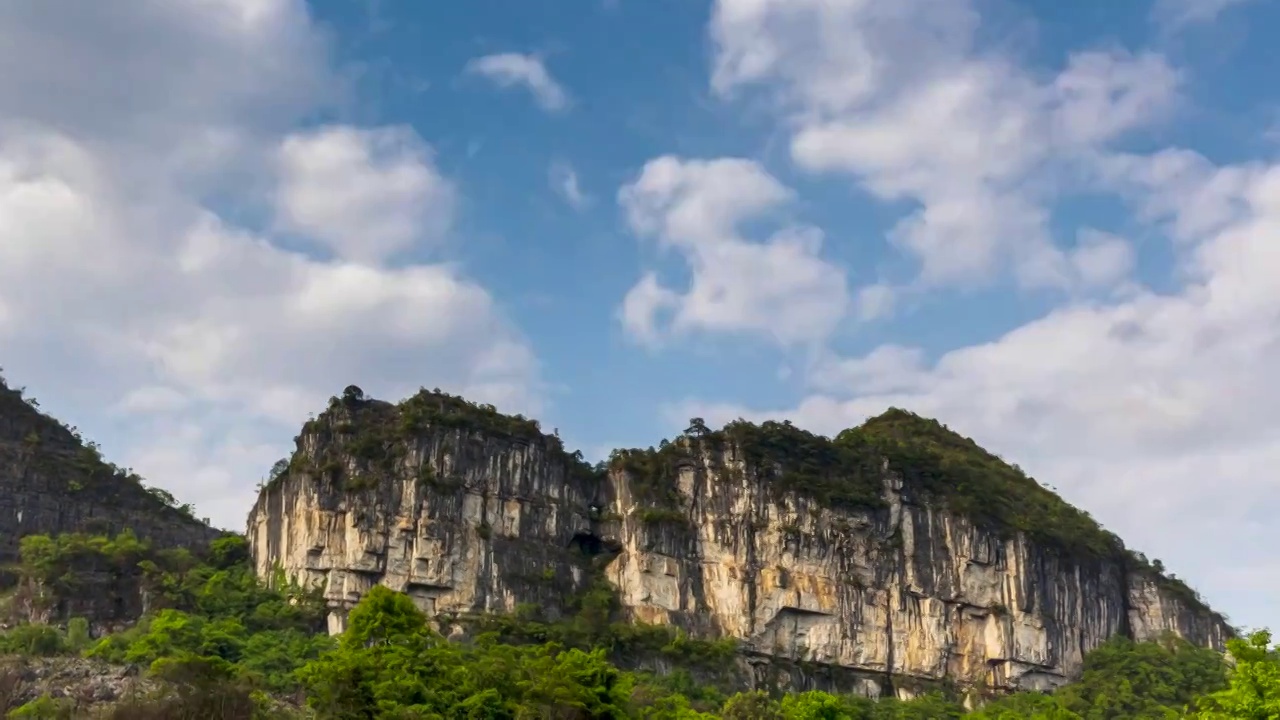 延时拍摄贵州荔波的乡村大山风光视频素材