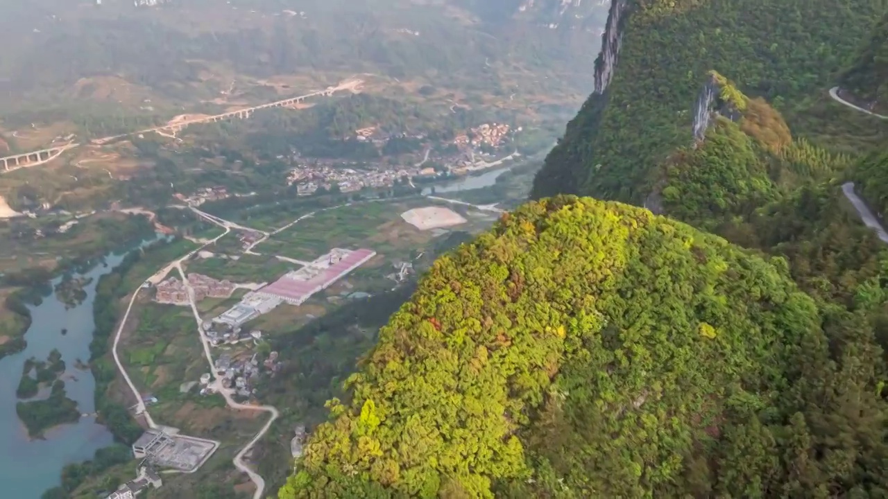 延时航拍荔波的乡村秘境，捞村峡谷绝壁河河流视频素材