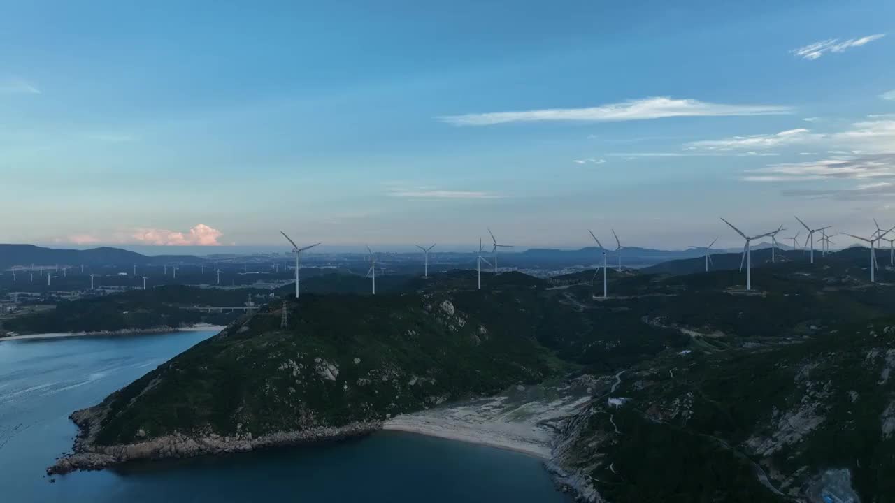 航拍福建平潭岛风力发电机视频素材