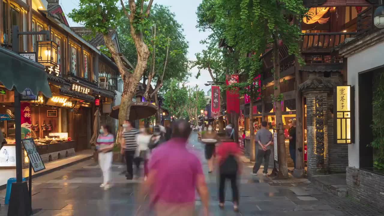 成都宽窄巷子步行街夏季黄昏夜景4K分辨率延时摄影视频素材