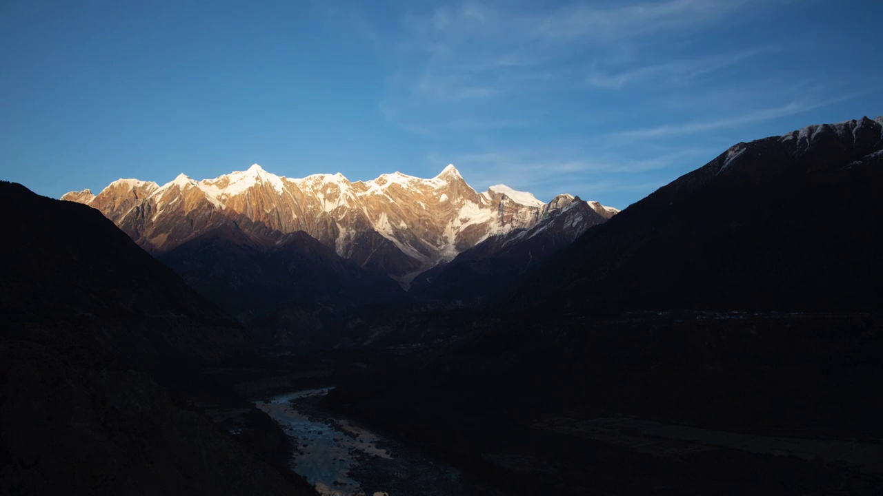 西藏南迦巴瓦日照金山延时视频素材