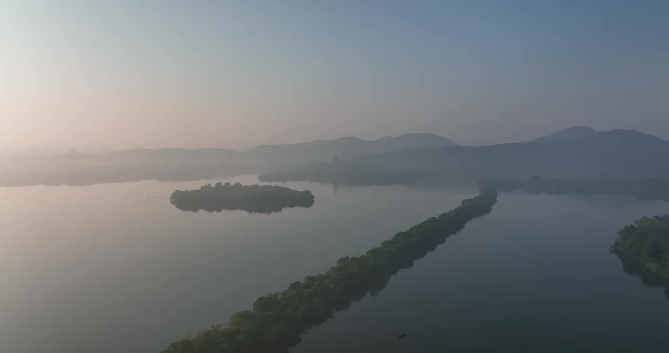 航拍杭州西湖苏堤日出风光视频素材