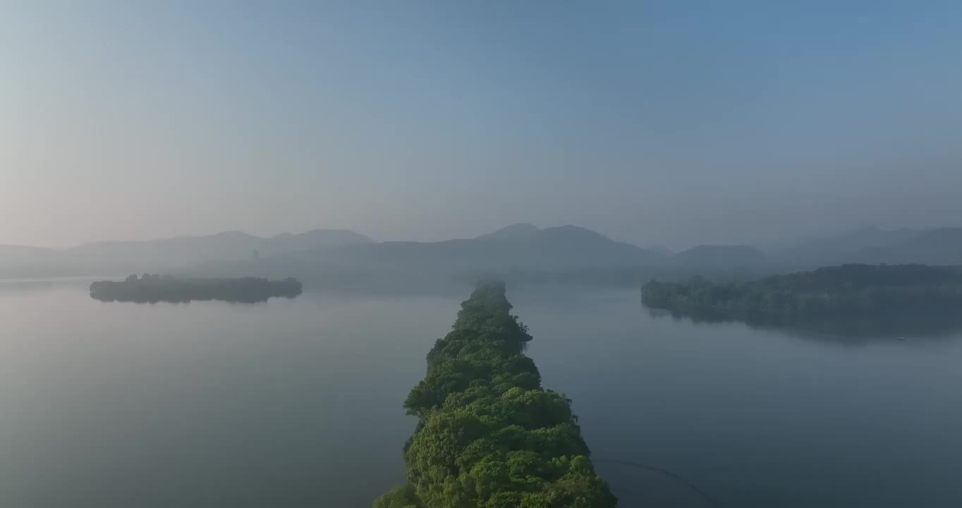 航拍杭州西湖苏堤日出风光视频素材