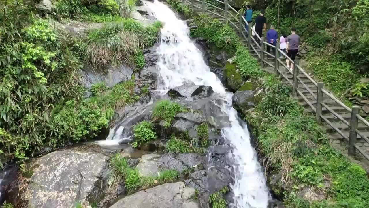 航拍浏阳周洛大峡谷天线瀑布视频素材