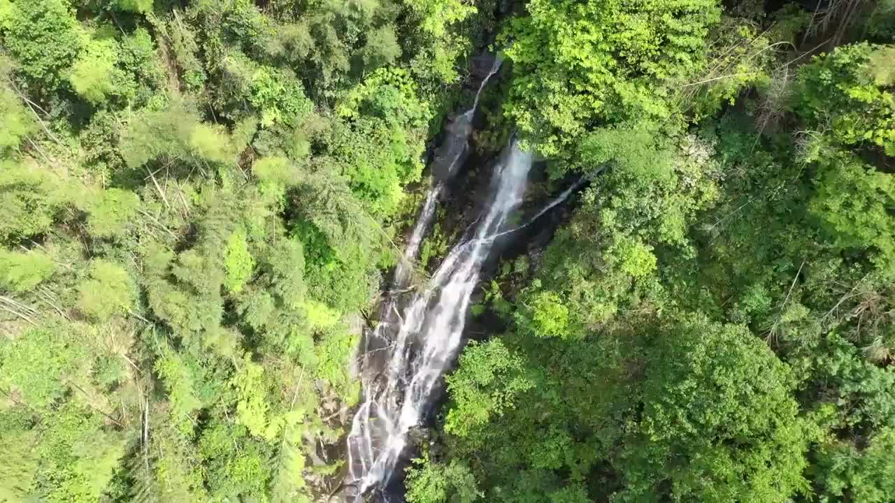 环绕航拍浏阳周洛大峡谷天线瀑布视频素材