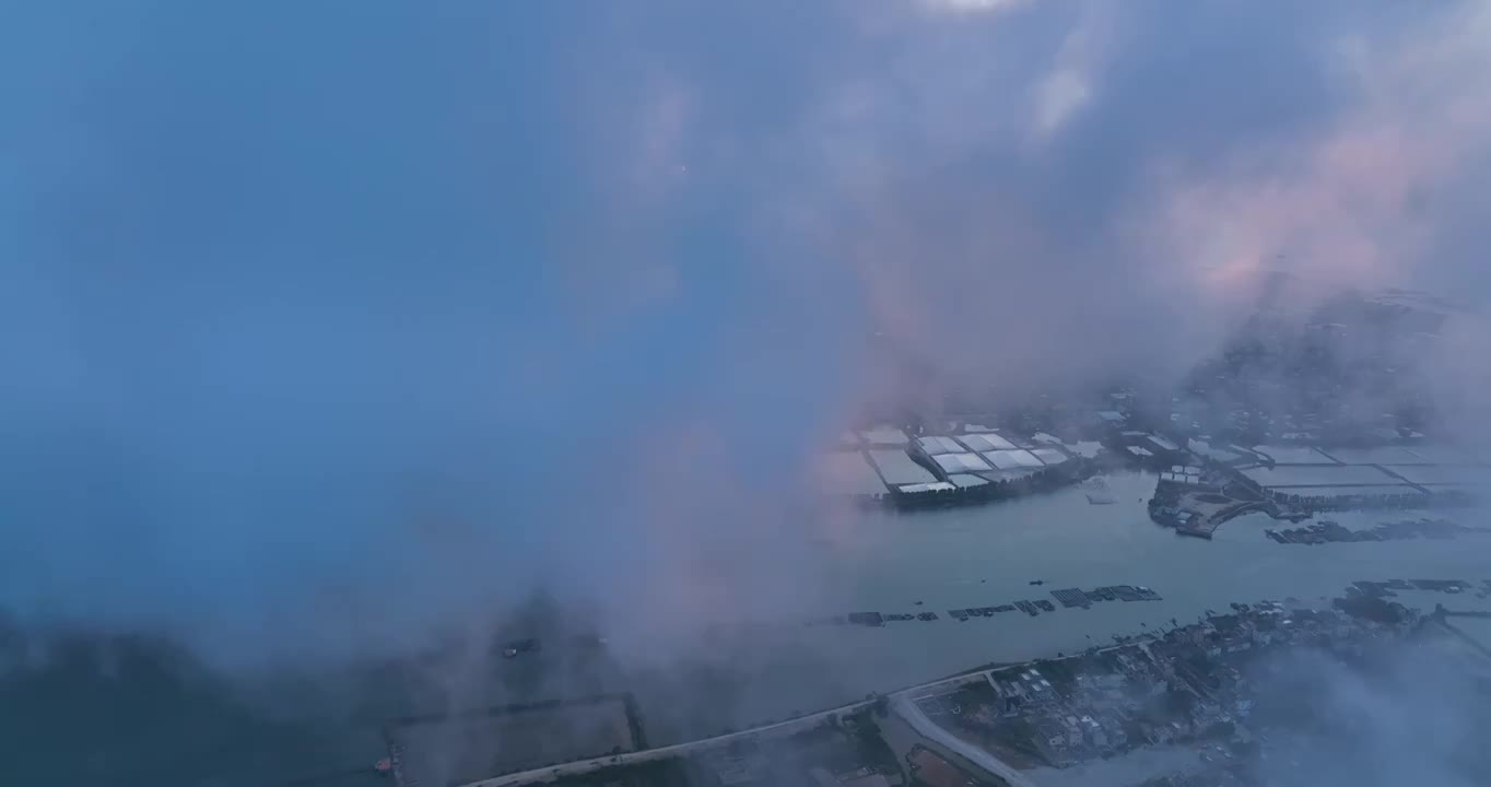 4K海上日出夕阳日出海浪波浪航拍视频素材