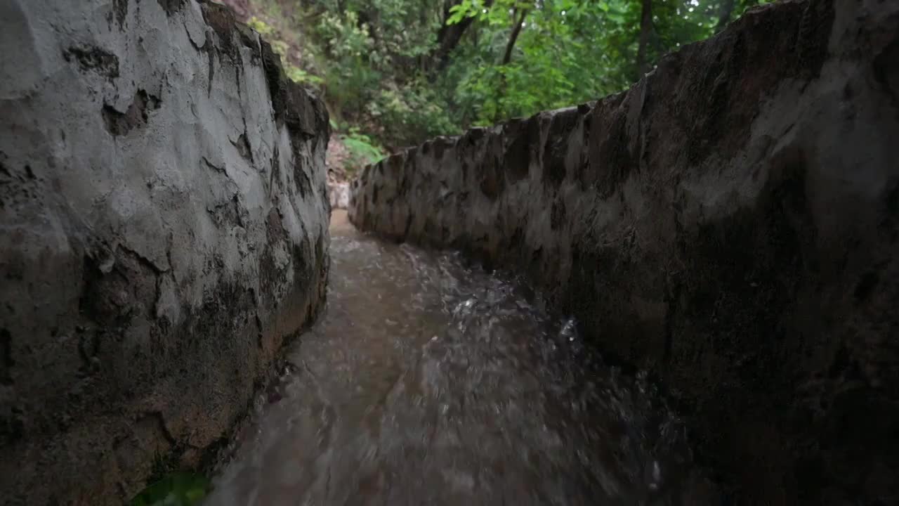 清澈的流水视频素材