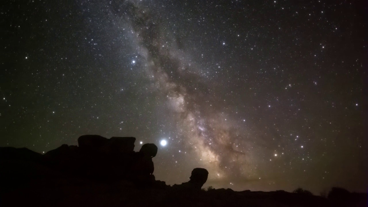 星空延时：海森楚鲁怪石城银河视频下载