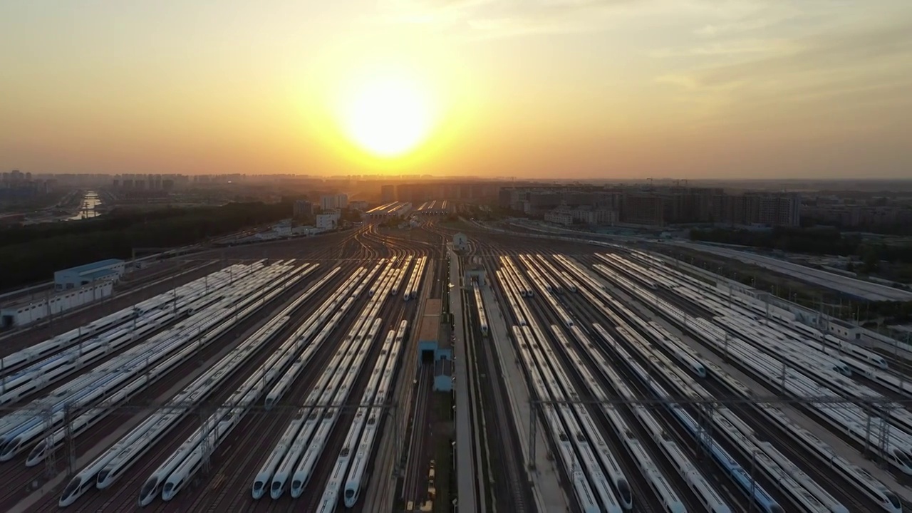 中国铁路郑州局集团有限公司郑州动车段夏季日落时分户外航拍视频素材