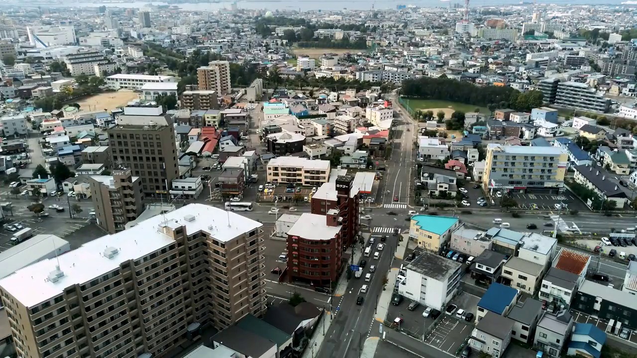 日本，函馆，五棱郭塔瞭望市区忙碌的交通延时摄影视频素材