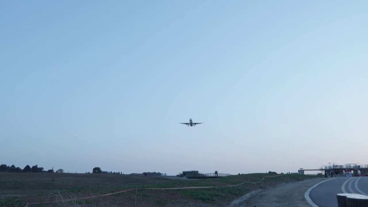 成都双流机场飞机起飞降落航空视频素材