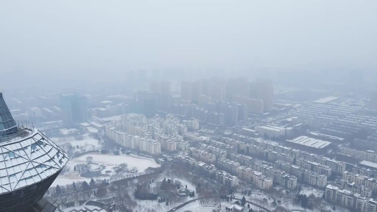 航拍雪后的石家庄世纪公园电视塔视频素材