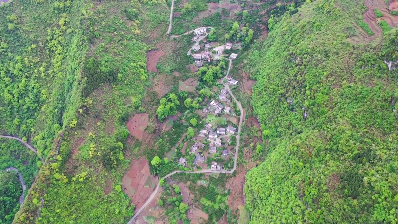 航拍贵州大山里的农村（二）视频素材