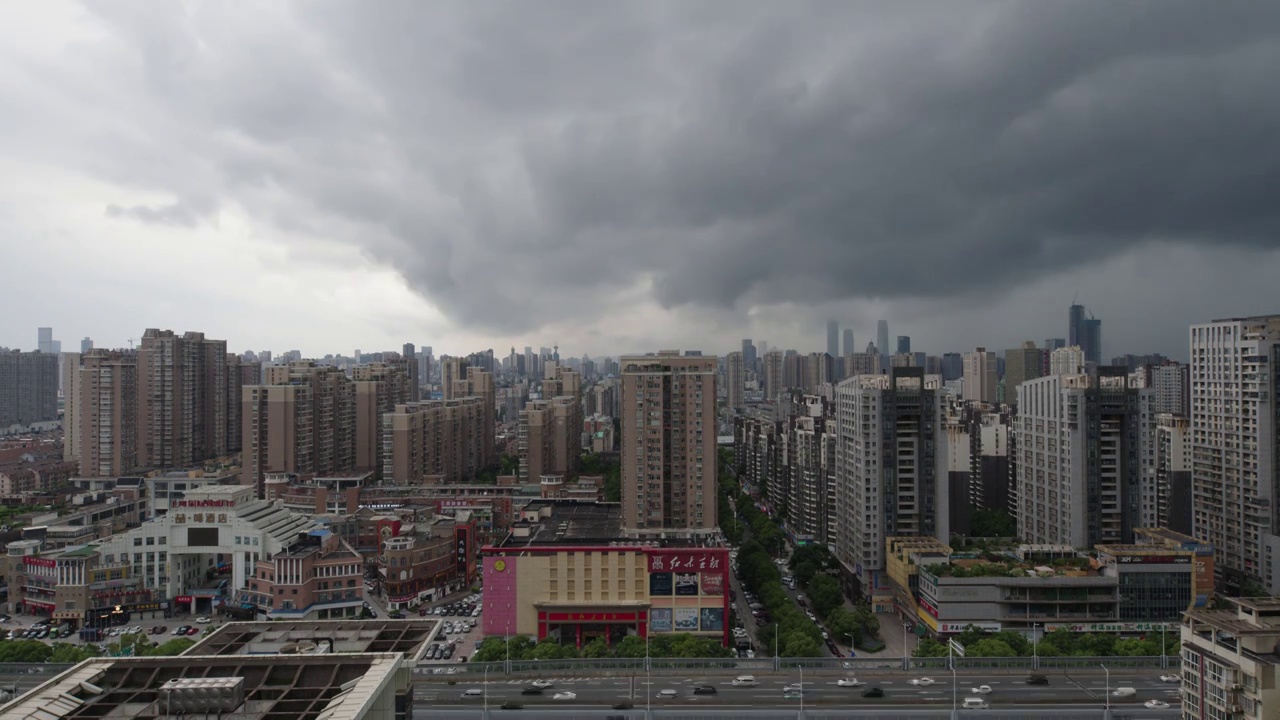 城市上空暴雨来临01【延时】视频素材