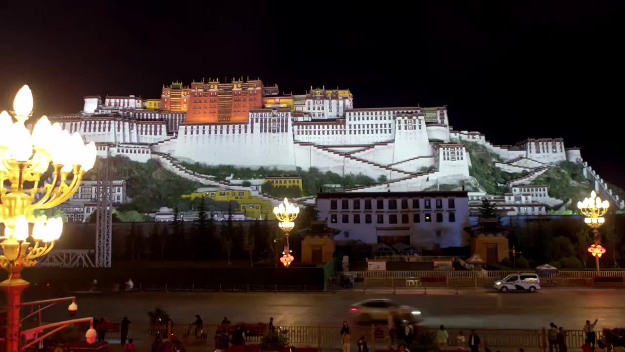 拉萨布达拉宫夜景航拍视频素材