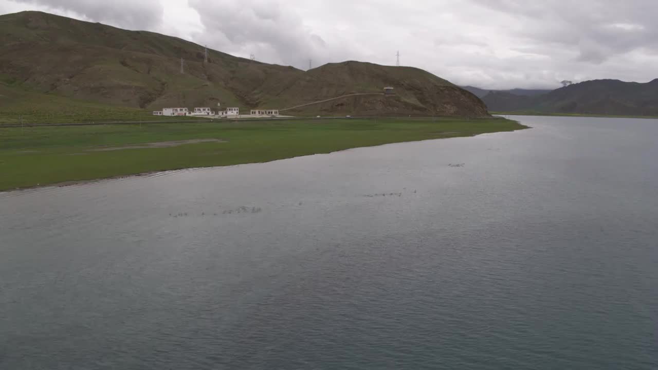 西藏羊卓雍措湿地航拍视频素材