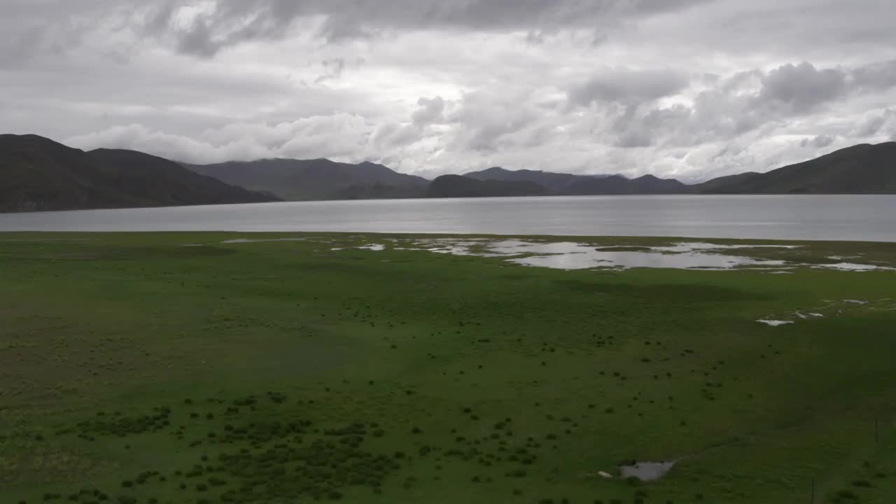 西藏羊卓雍措湿地航拍视频素材