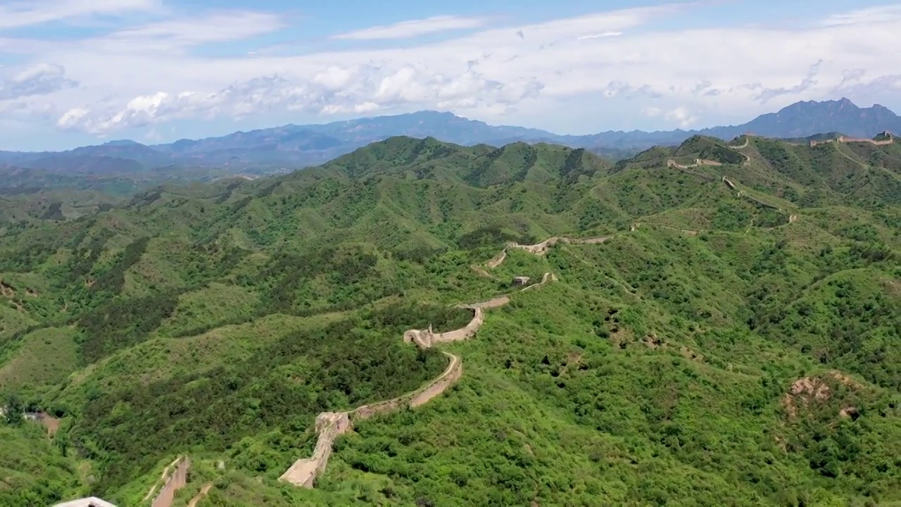 北京蟠龙山古长城夏季雨后风光视频素材