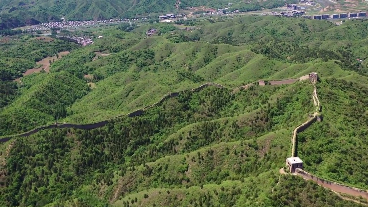 北京蟠龙山古长城夏季雨后风光视频素材