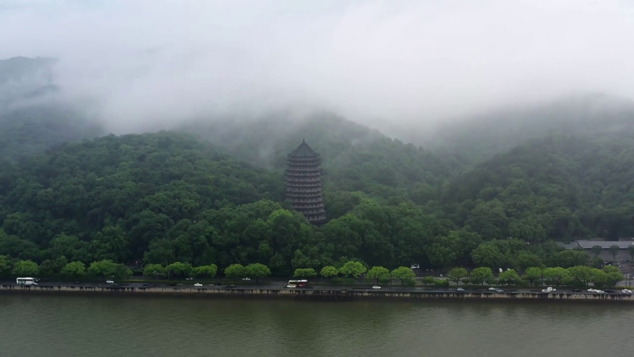 雨后六和塔云雾缭绕视频素材