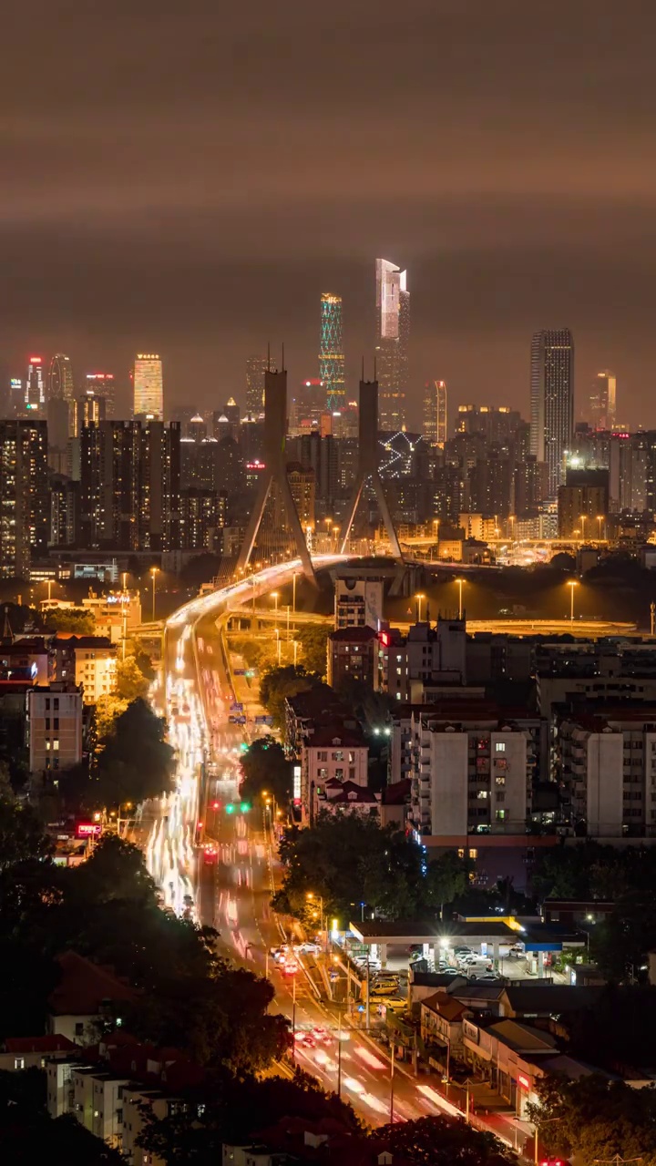 广州鹤洞大桥与广州地标建筑雨后的夜景视频素材