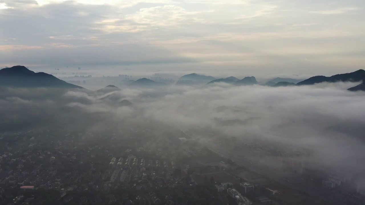 浙江杭州：雨后的平流雾与云海视频素材