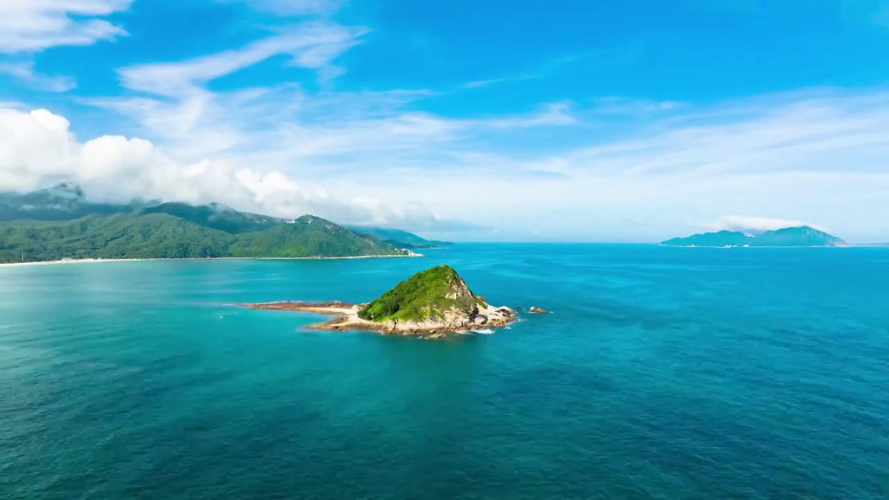 深圳大鹏西涌情人岛夏日航拍美景视频素材