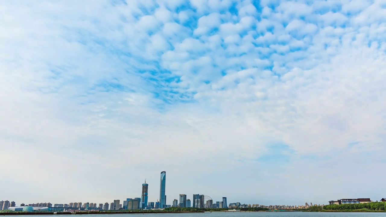 江苏苏州金鸡湖风景区广角全景天空白云延时摄影视频素材