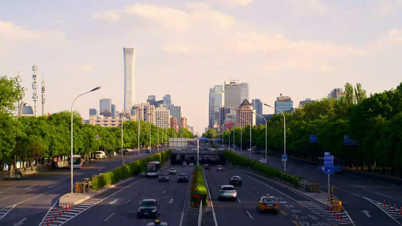 北京东三环燕莎桥南侧天桥南向日落夜景延时视频素材