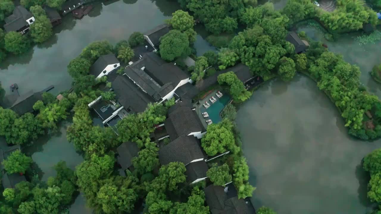 浙江杭州市西溪国家湿地公园晨曦云雾航拍视频素材