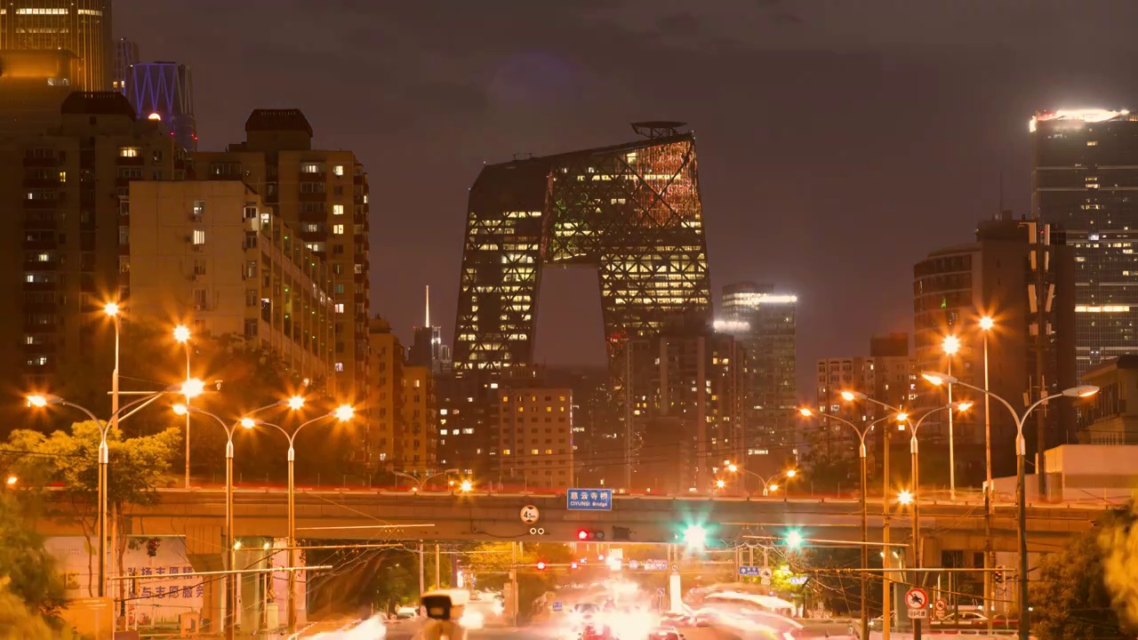 北京东四环慈云寺天桥向北京CBD远眺日落夜景延时视频素材