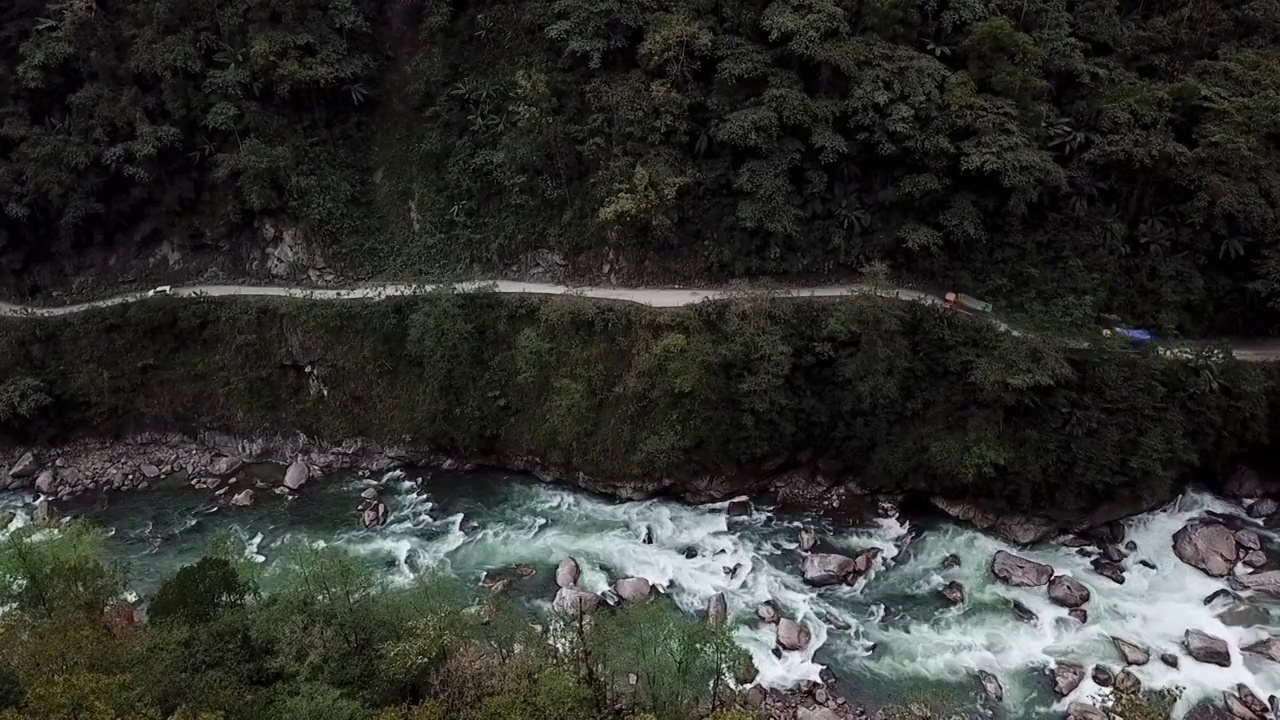 西藏林芝墨脱公路雅鲁藏布江大峡谷视频素材