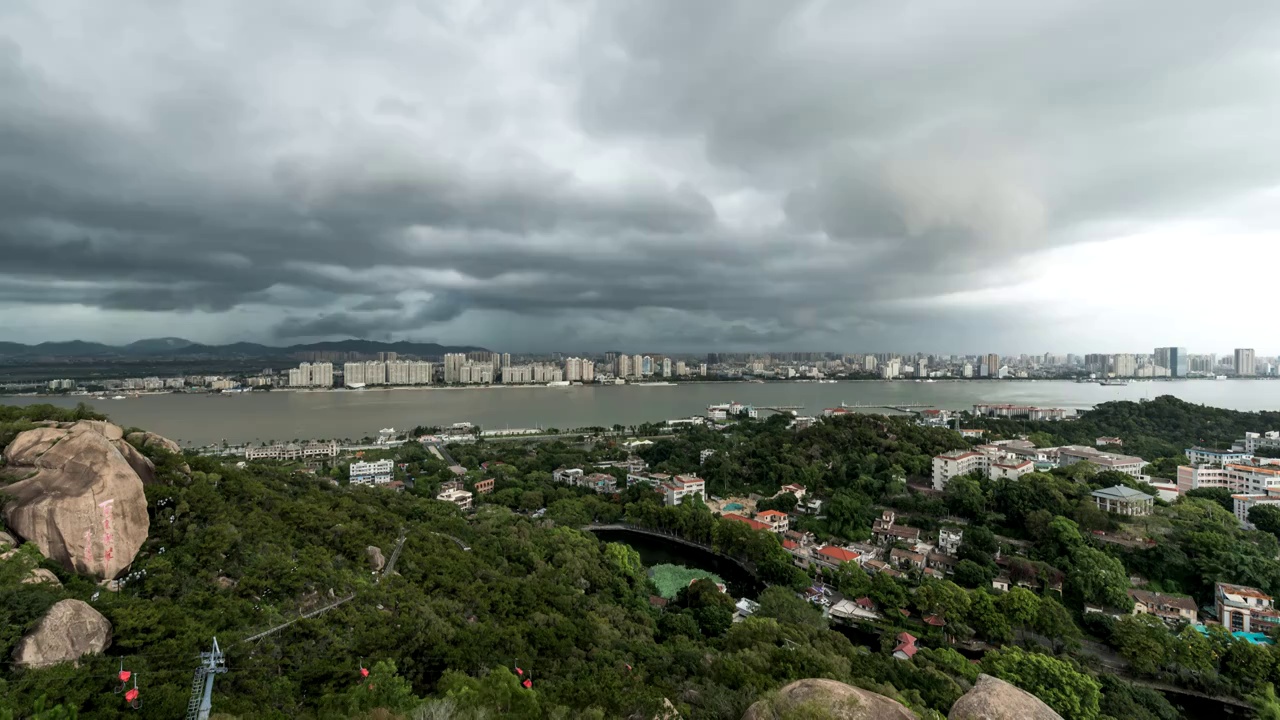 中国广东省汕头市内海湾风雨视频素材