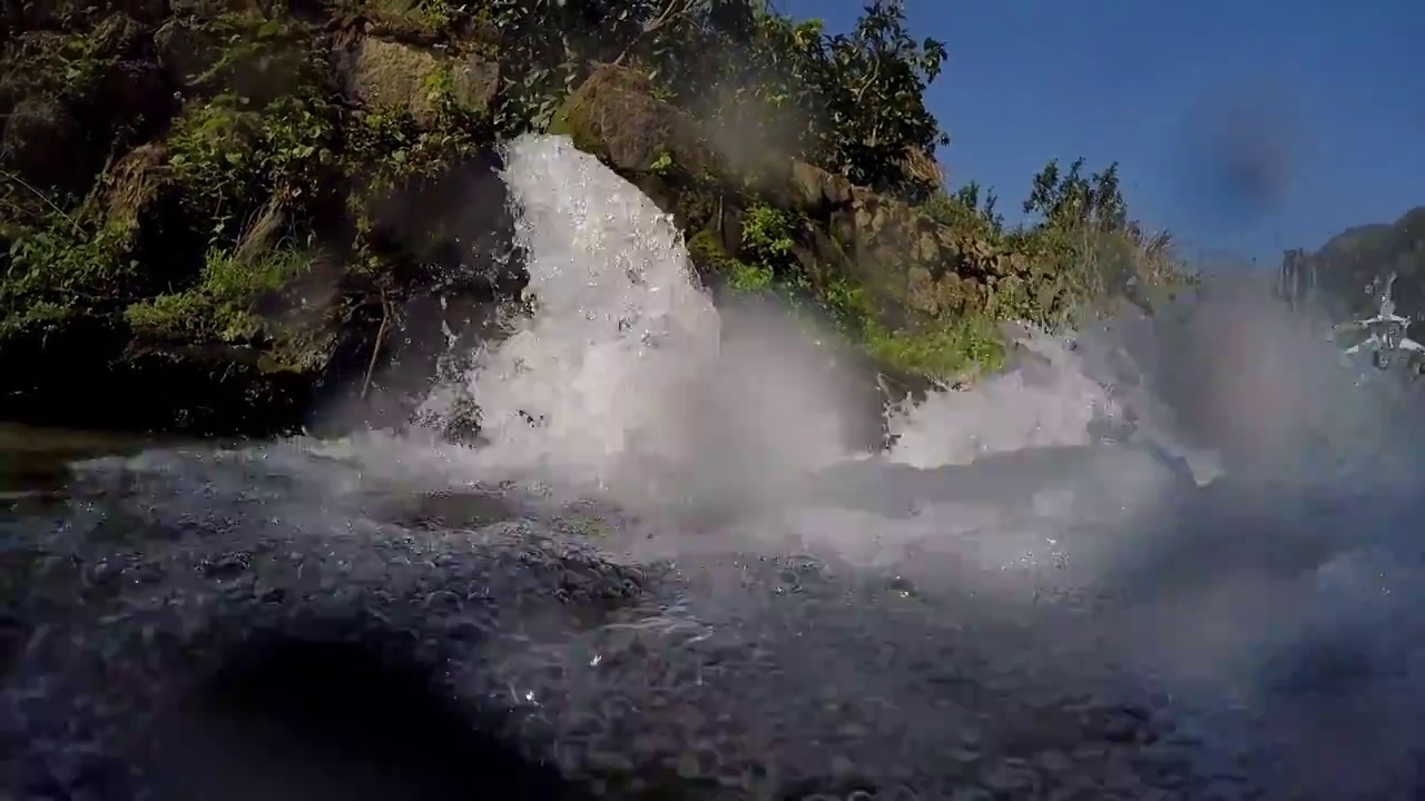 福建漳州平和流淌的山泉水视频素材