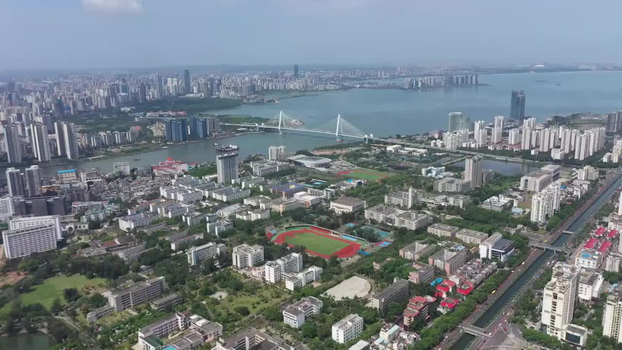 中国海南省海口市海甸岛海南大学世纪大桥高空晴天航拍全景视频素材