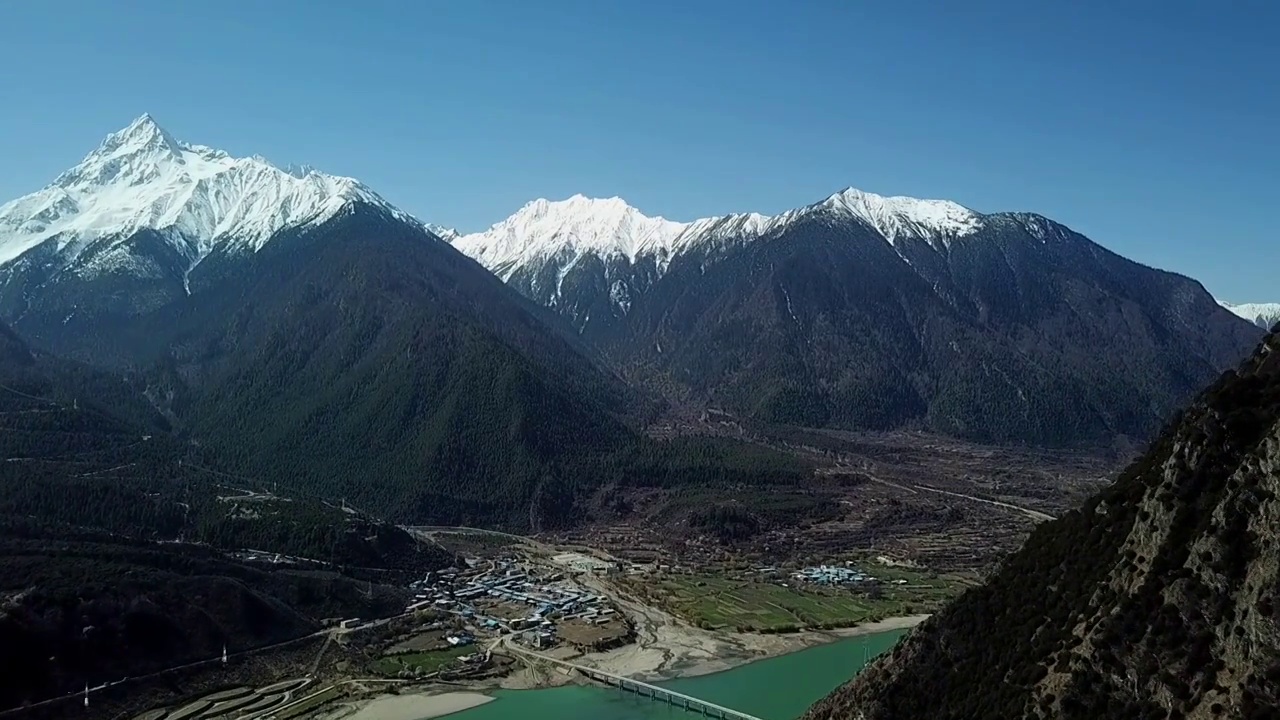 西藏林芝派镇南迦巴瓦峰雅江河谷视频素材