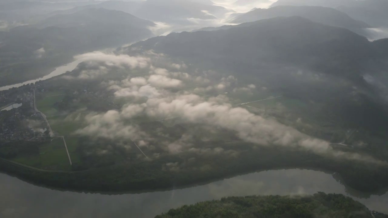 广州市增城区西湖滩村航拍增江上空的云海视频素材