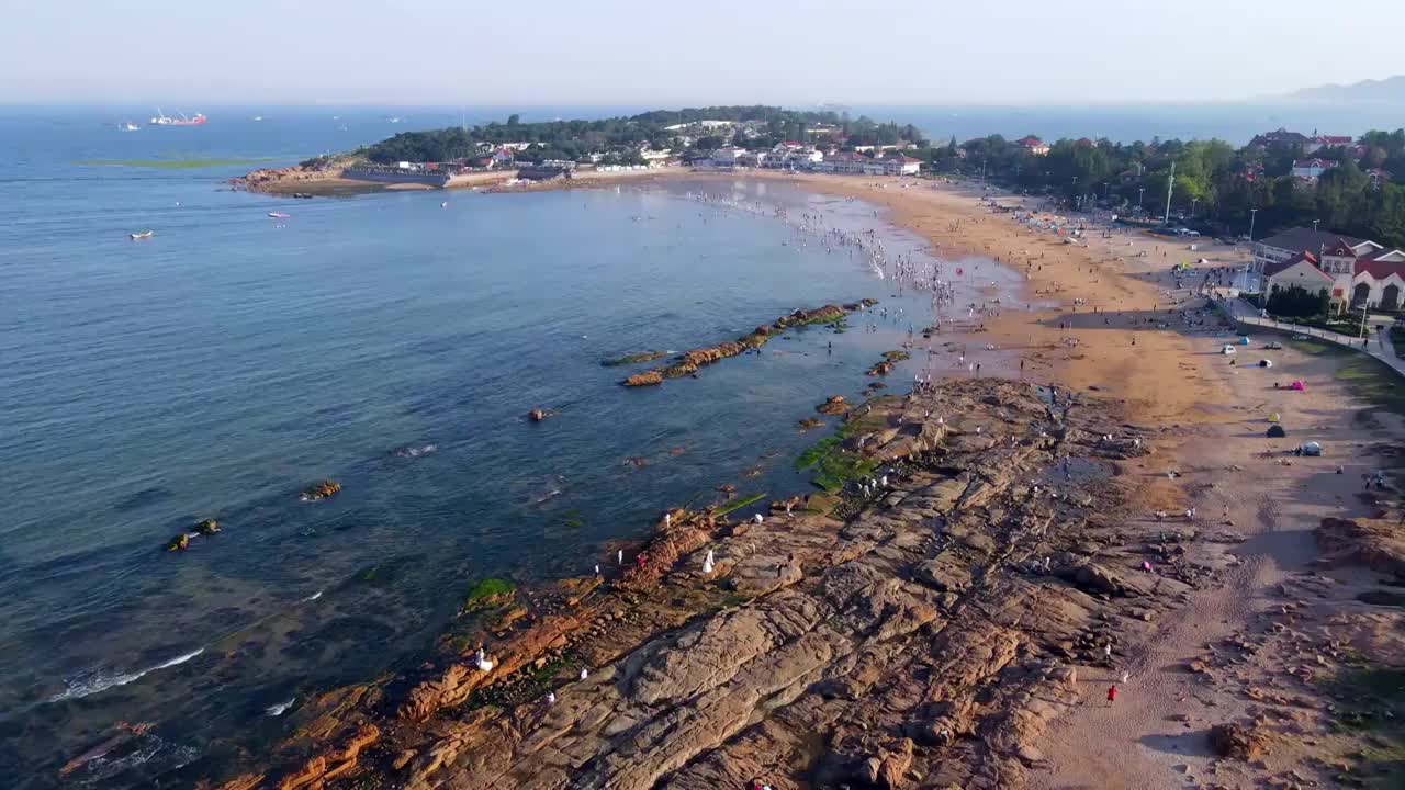 航拍青岛海岸线老城区风光全景视频素材