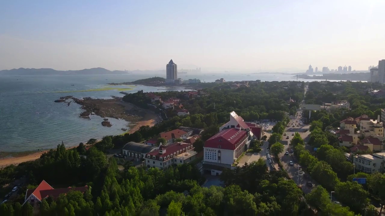 航拍青岛海岸线老城区风光全景视频素材