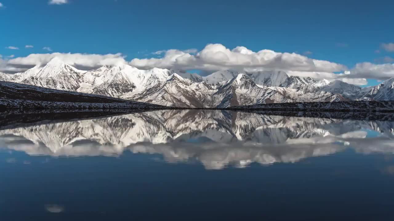 川西贡嘎雪山日照金山延时视频素材